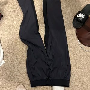 Mens Lulu lemon joggers 30’ inseam